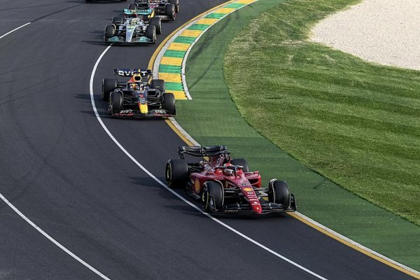 Leclerc získává druhé vítězství v sezoně, Verstappen opět s nulou