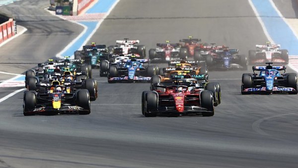 Leclerc opět pomohl Verstappenovi na cestě za obhajobou titulu