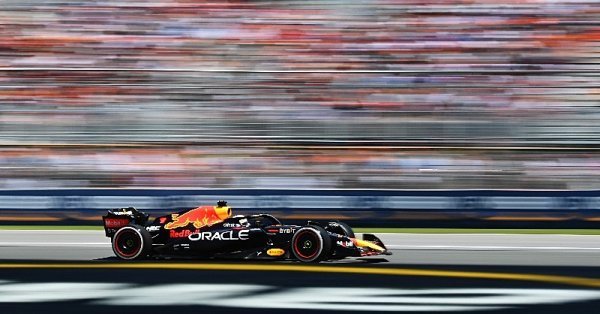 Verstappen odolal náporu Sainze, Hamilton se vrátil na pódium