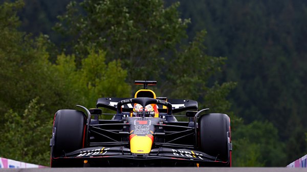 Verstappen nadělil Leclercovi téměř vteřinu