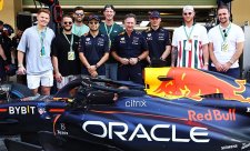 První řada pro Red Bull, Verstappen vítězí před Pérezem