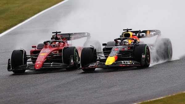 Deštivá Suzuka přinesla Verstappenovi druhý titul