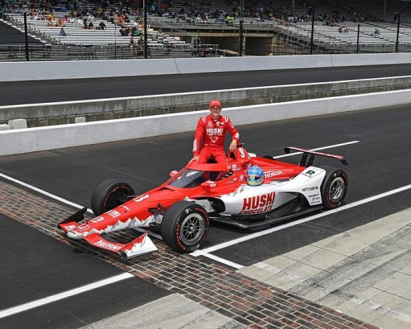 Ericsson se v závěru ubránil mclarenům a vyhrál Indy500 Ericsson se v závěru ubránil mclarenům a vyhrál Indy500