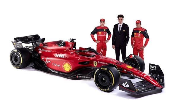 Ferrari odhalilo červeno-černý vůz Ferrari odhalilo červeno-černý vůz