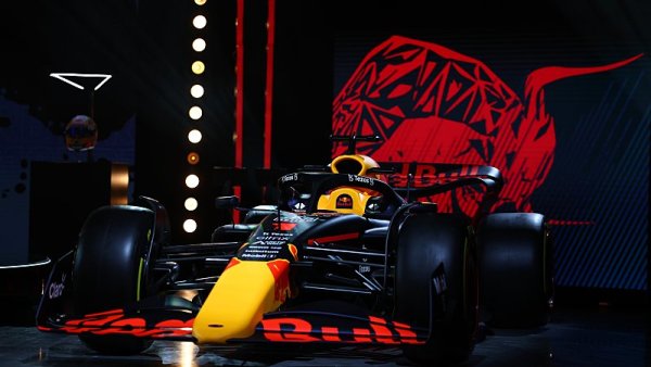 Porsche a Red Bull, ruka téměř v rukávu
