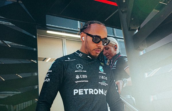 Mercedes byl obrán o šanci vyhrát Mercedes byl obrán o šanci vyhrát