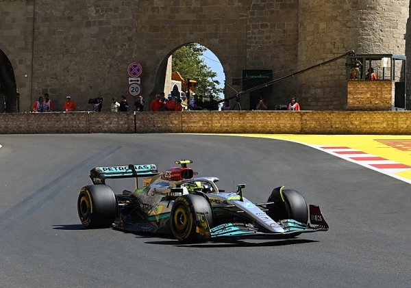 Mercedes opět po uši v problémech Mercedes opět po uši v problémech
