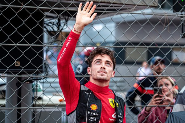 Ferrari dělá příliš mnoho chyb, míní Leclerc