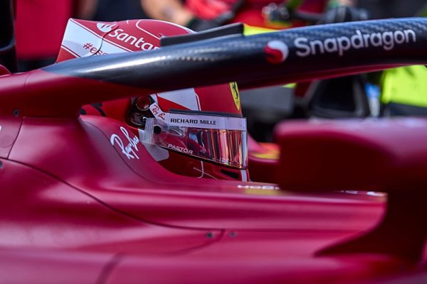 Leclerc udělal drobnou chybu Leclerc udělal drobnou chybu