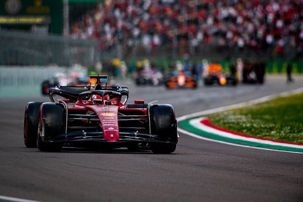 Ferrari musí odstranit drolení