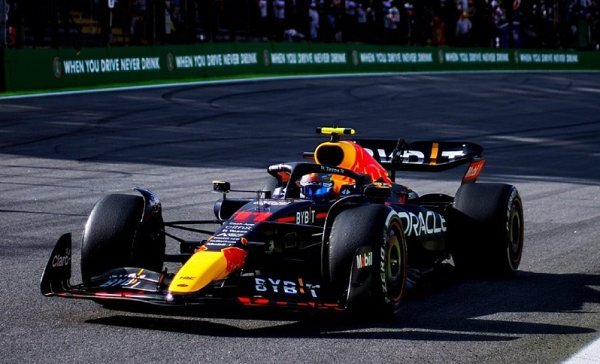 Proč Verstappen nepustil Péreze?