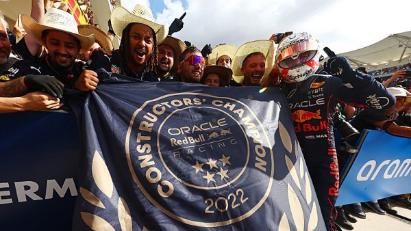 Verstappen vítězství věnoval Mateschitzovi Verstappen vítězství věnoval Mateschitzovi