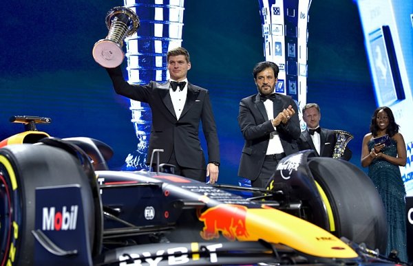 Verstappen dostal svou trofej