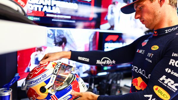 Verstappen těsně poráží Sainze