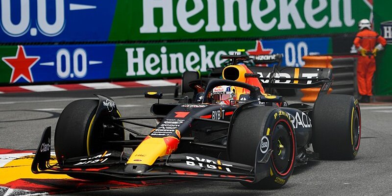 Verstappena nezastavil ani déšť, Alonso se připravil o útok na vítězství