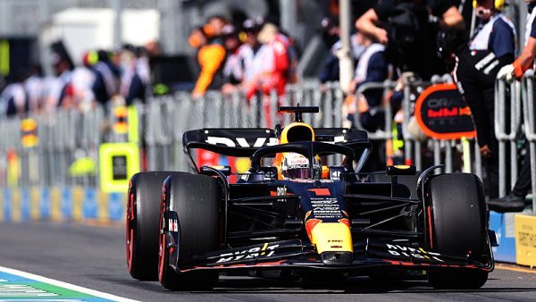 Verstappen přečkal slibný začátek Mercedesu i kontroverzní závěr