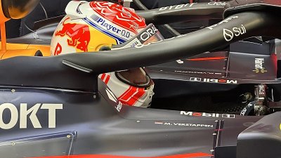 Verstappen opět bezchybný, Pérez znovu zaváhal