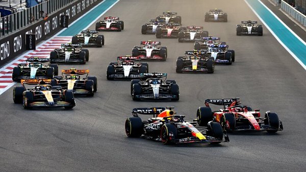 Verstappen se osamostatnil od Vettela, Mercedes udržel druhé místo