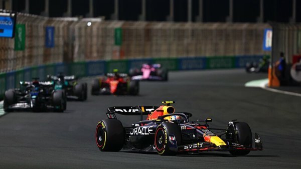 Pérez vítězí, Verstappen se propracoval ke stříbru