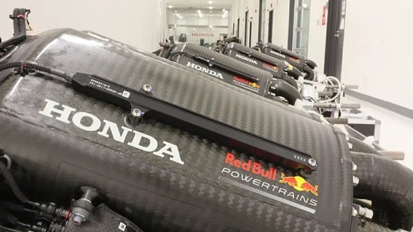 Motory F1 budou lehčí, prostší a hlučnější