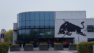 Neviditelná bitva v továrnách