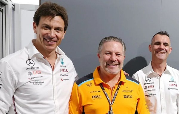 McLaren zůstává s Mercedesem