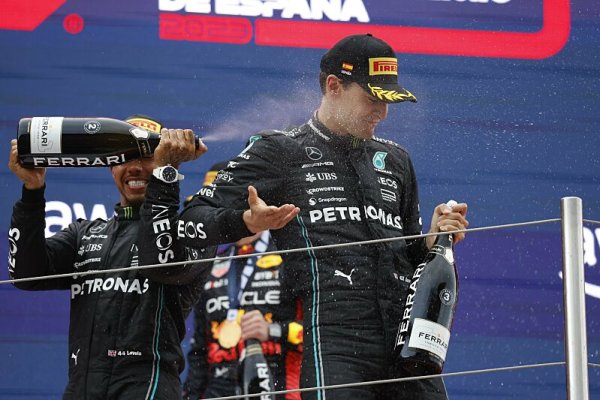 Hamilton chce ještě letos vyzvat Red Bull