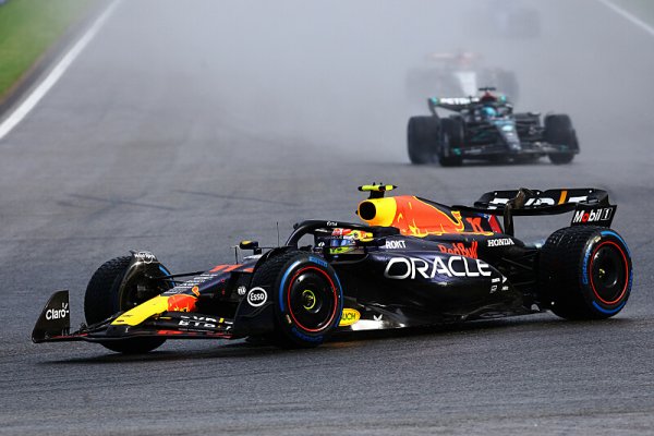 Vodní hrátky ve sprintu ovládl Verstappen 