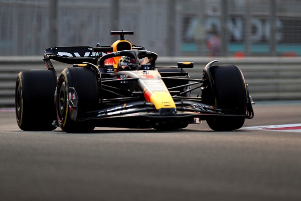 Verstappen drtil soupeře, Leclerc znovu v první řadě