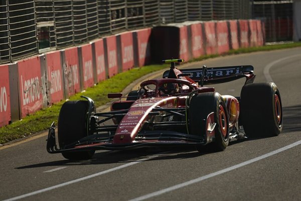 Verstappenova závada přihrála Ferrari dvojitý triumf