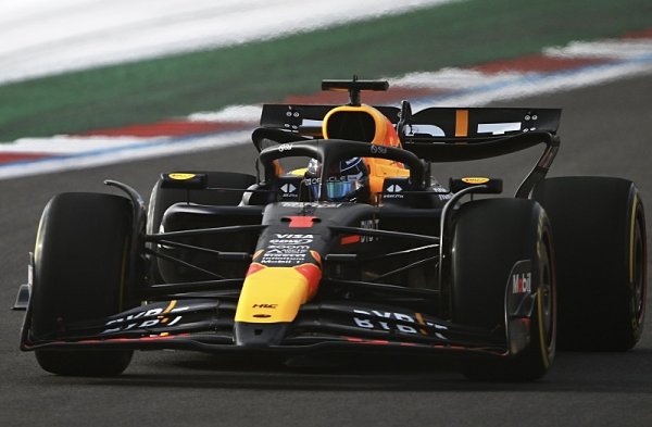 Verstappen po více než čtvrt roce vítězem