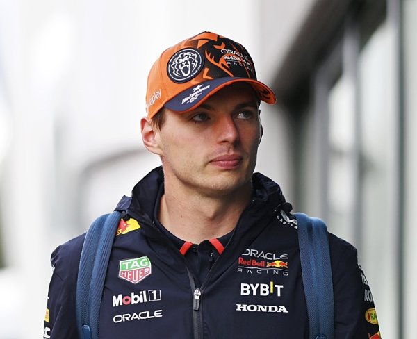 Verstappen s nejrychlejším časem i penalizací