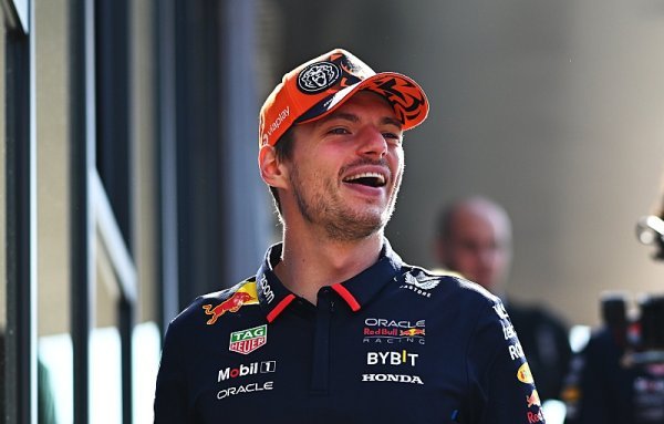 Verstappen odolal dychtivým McLarenům