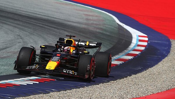 Verstappen dál dominuje