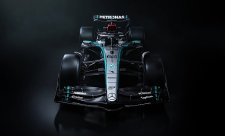 Mercedes představil F1 W15