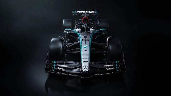 Mercedes představil F1 W15