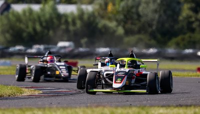 Souboj se vyostřuje: Trappa vede, Karhan se přiblížil