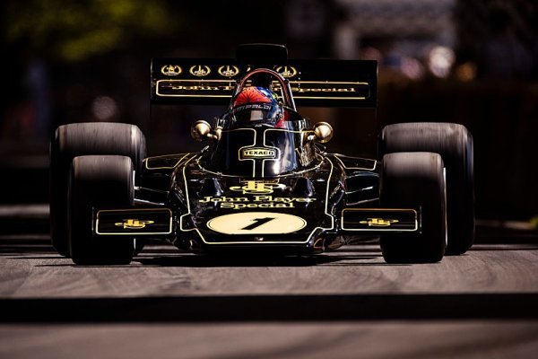 První kapitola v režii domácího hrdiny