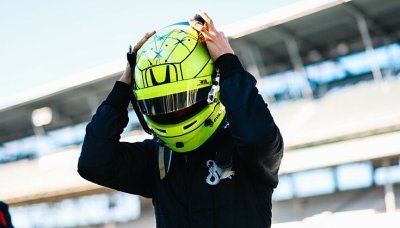 Schumacher se vrací k formulím