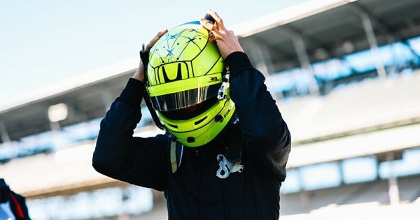 Schumacher se vrací k formulím