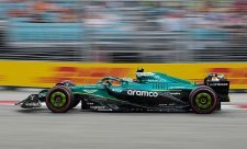 Náročný start víkendu: kouř z Williamsu a smyky McLarenu