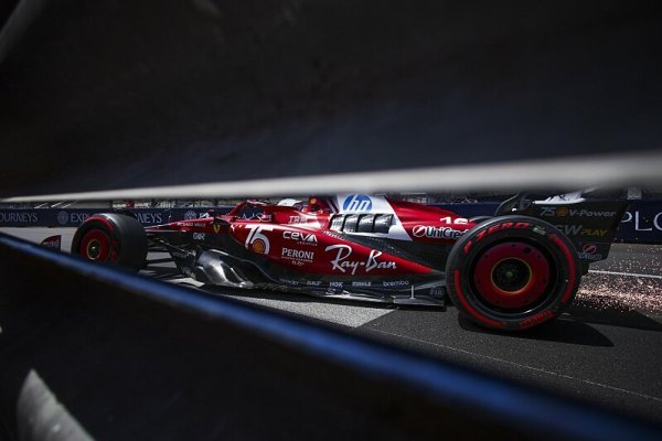 Leclerc zůstává v domácích ulicích stoprocentní, Hamilton boural Leclerc zůstává v domácích ulicích stoprocentní, Hamilton boural