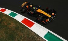 McLaren na obvyklé pozici   