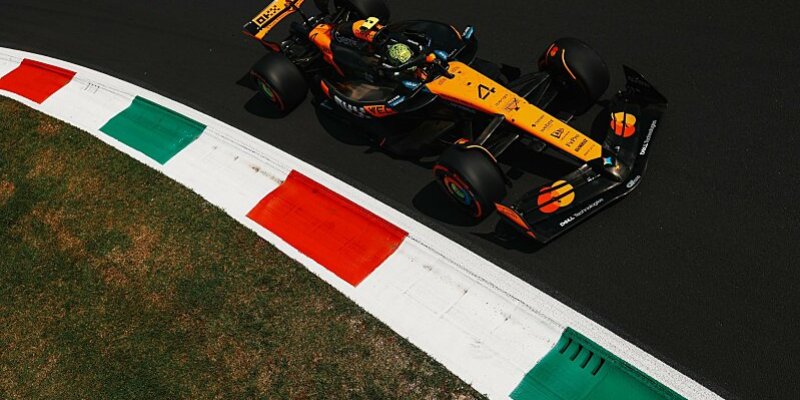 McLaren na obvyklé pozici   