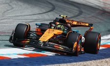 McLaren dál vládne, Verstappen v závětří