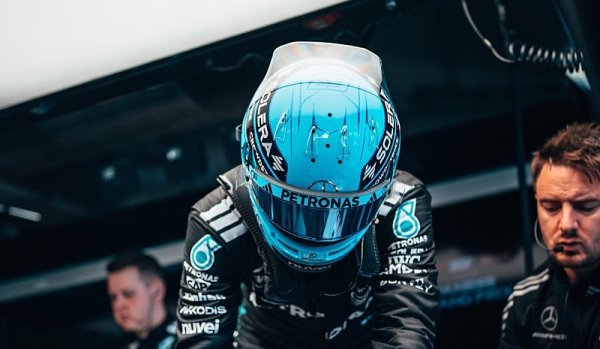 George Russell na pole position. Ferrari jen těsně drželi krok