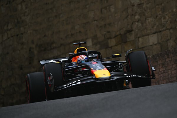 Nejdivočejší kvalifikace za poslední dobu: Verstappen vítězný před Sainzem, Piastri ve zdi Nejdivočejší kvalifikace za poslední dobu: Verstappen vítězný před Sainzem, Piastri ve zdi