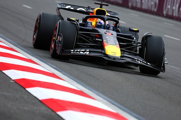 Verstappen opět v hlavní roli, Piastriho selhání Verstappen opět v hlavní roli, Piastriho selhání