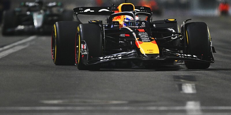 Verstappen si drží naději na titul, McLareny vyloučeny