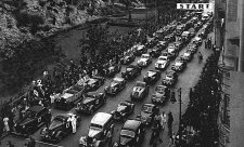 Zahájení před Autoklubem ČR, cíl před Národním technickým muzeem 